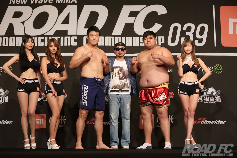Xiaomi ROAD FC 039 Official Weigh In results for Women's Atomweight Championship Ham Seo-Hee vs Kurobe Mina -