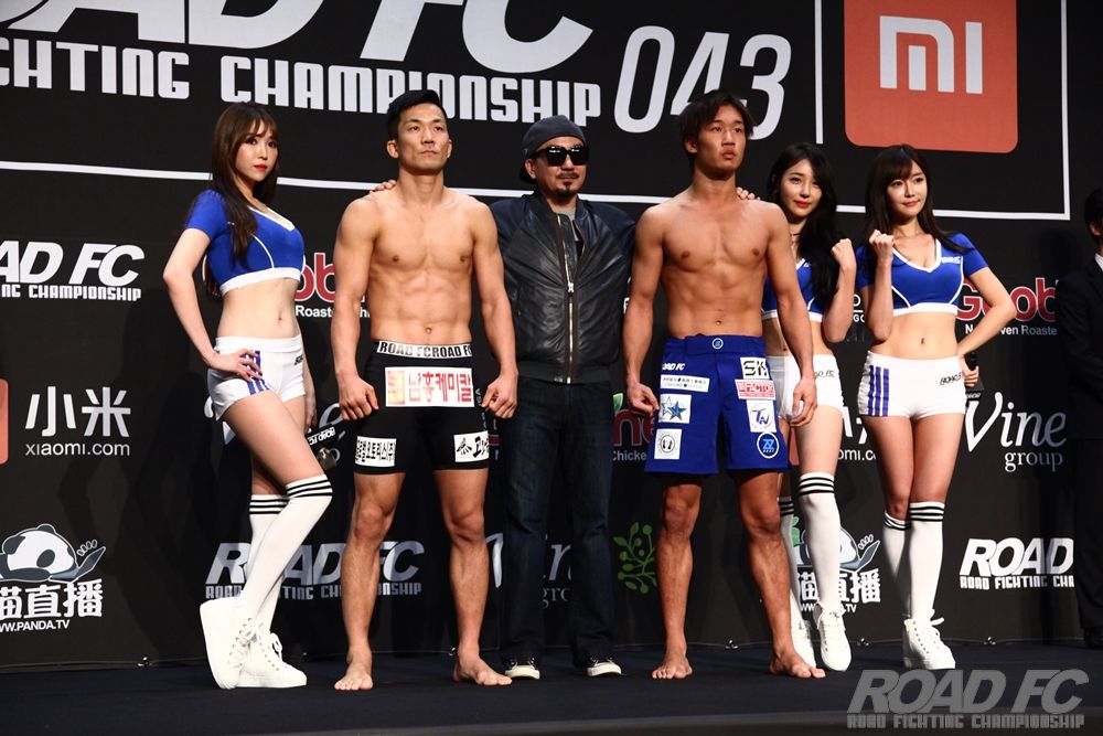 Xiaomi ROAD FC 043 official weigh in results for Interim Middleweight Title Choi Young vs Kim Hoon -