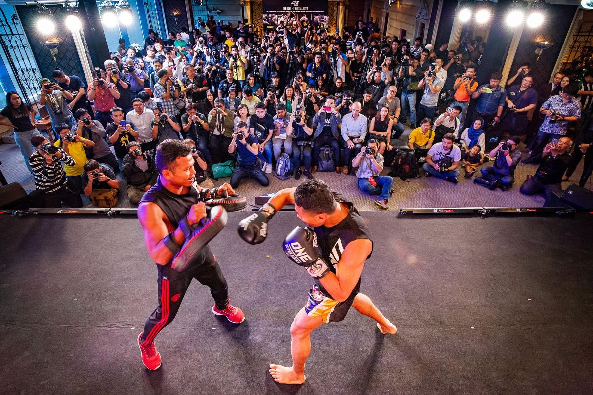 THAI SUPERSTARS SHOWCASE SKILLS AT ONE: DREAMS OF GOLD OPEN WORKOUT -