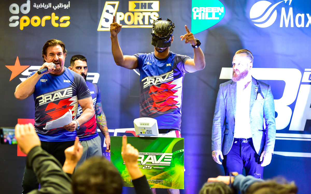 "Miau" and "Predator" have to be separated at BRAVE 25 weigh-ins -