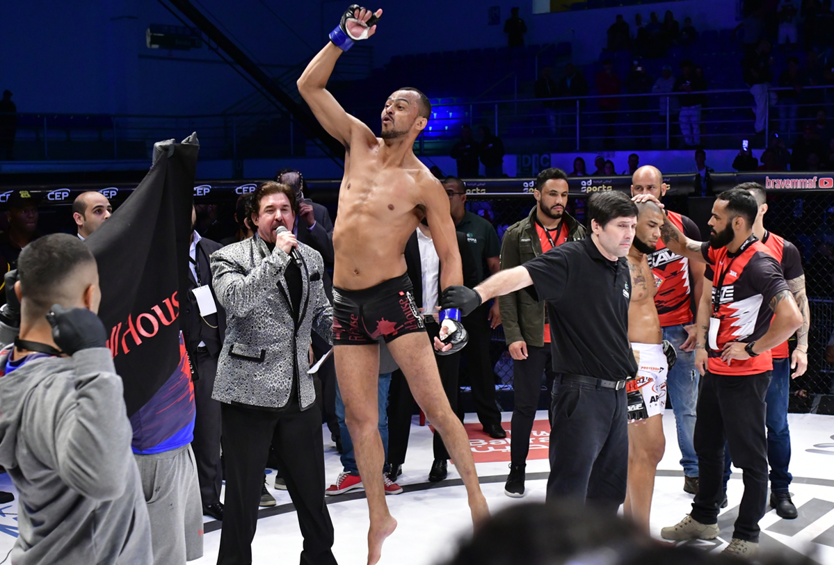 "Predator" shocks the world with quick victory and is the new BRAVE CF world champion -